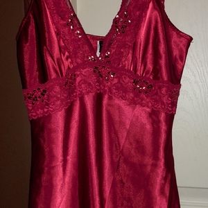Wrapper brand silk & lace red camisole